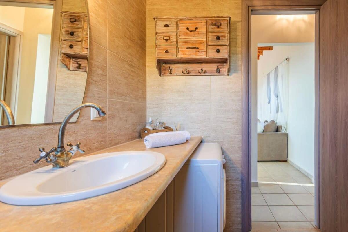 Mani Panoramic Seaviews - Luxury Summer Haven Levktron Экстерьер фото